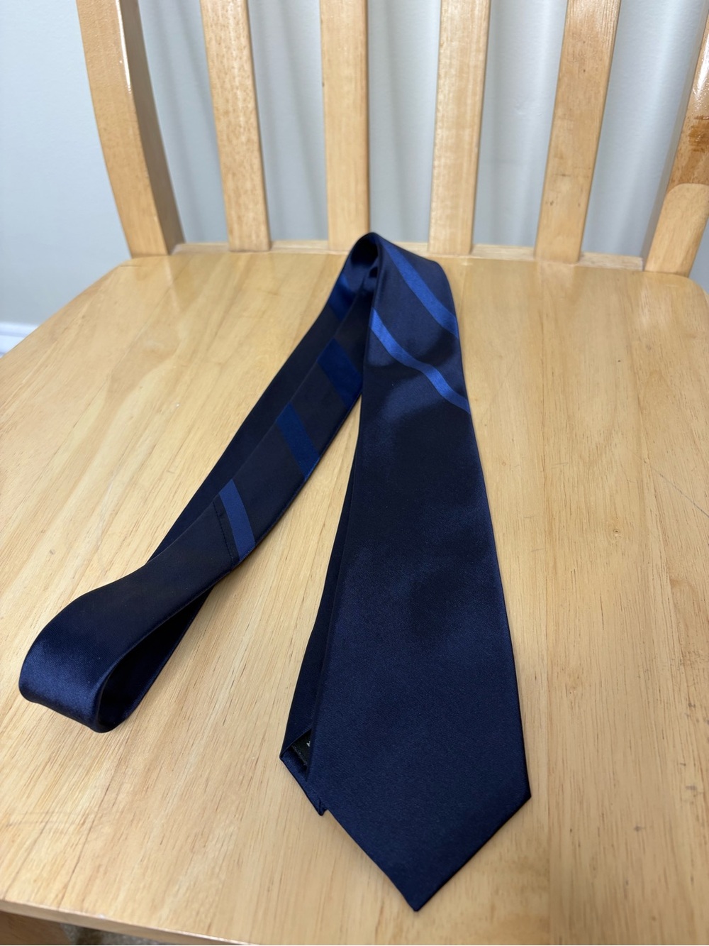 Apt. 9 men’s navy blue 100% silk tie